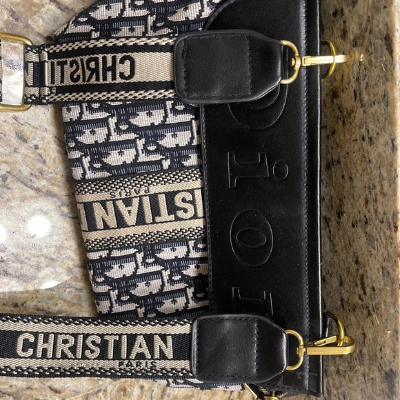 Purse - Picture 3 of 4